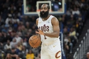 米切爾&哈登的防守漏洞使騎士無法奪冠 但又沒有合適人選替代他們