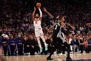 NBA彩經(jīng)：守衛(wèi)主場拿下關(guān)鍵勝利！尼克斯力克馬刺奪賽點